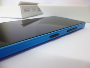 volume-and-power-buttons-on-microsoft-lumia-640