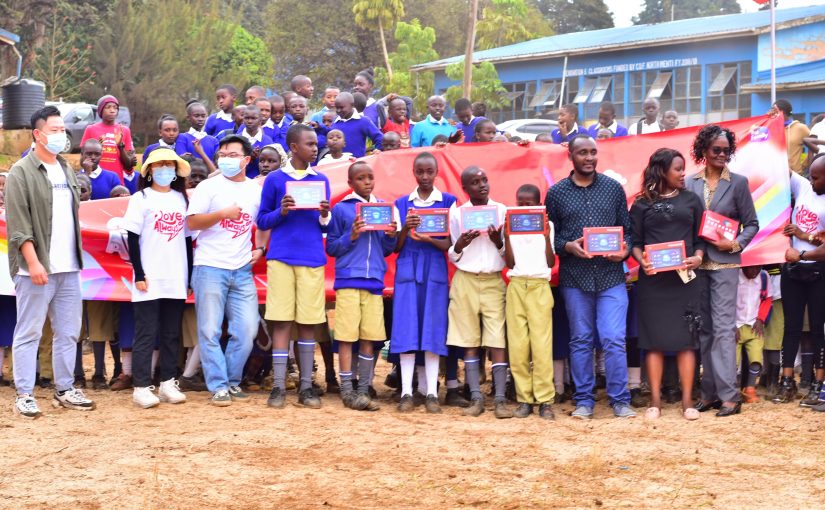 itel Kenya donated books to meru primary school